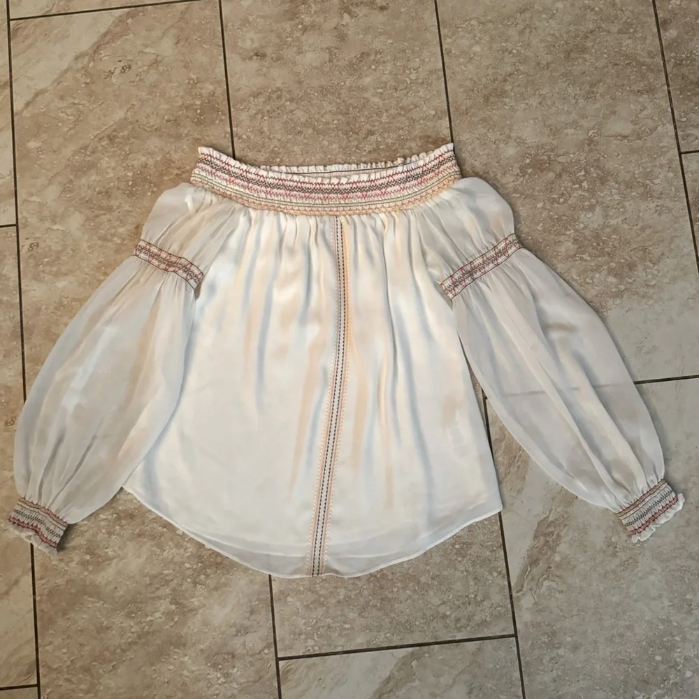 WHITE HOUSE BLACK MARKET‎ OFF SHOULDER BLOUSE